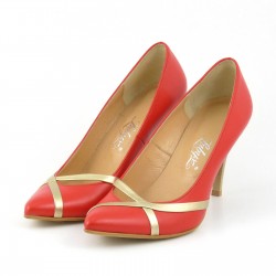 Czerwone czółenka na szpilce, połączone z ozdobnymi złotymi detalami - MODEL 1327